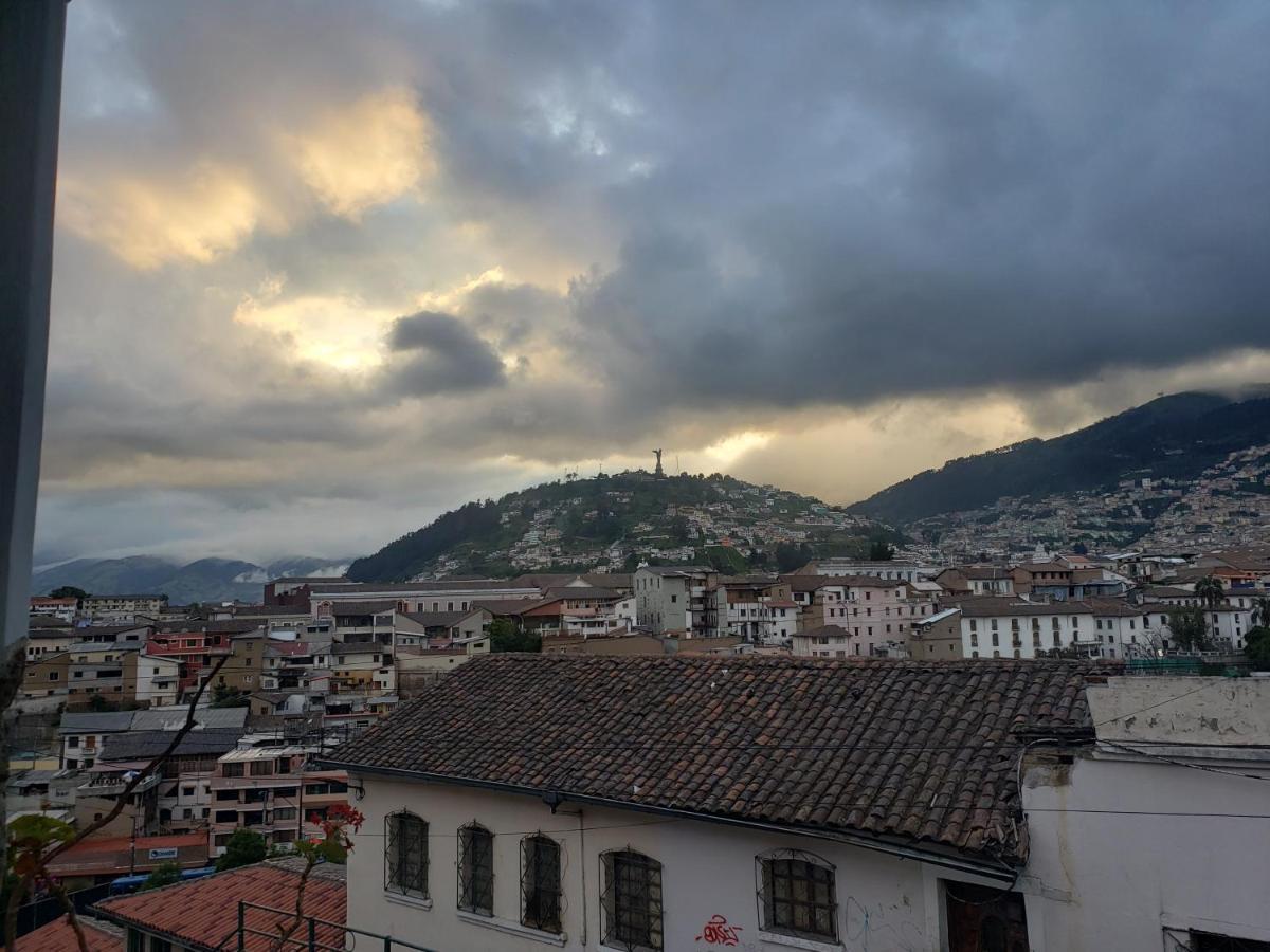 Casa Vieja Del Centro Historico Apartment Quito Bagian luar foto